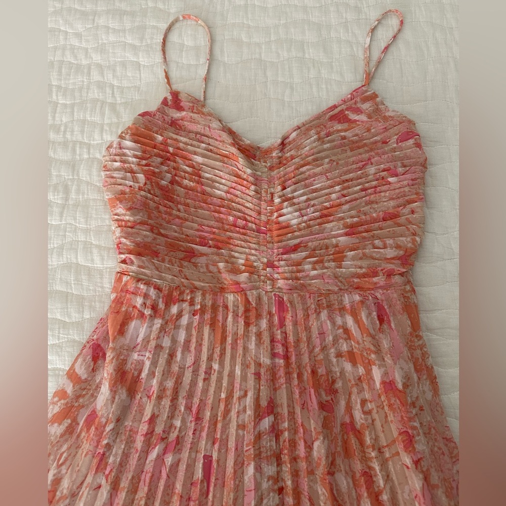 Chelsea28 Floral Print Pleated Dress in Pink‎ Floral - Picture 8 of 9